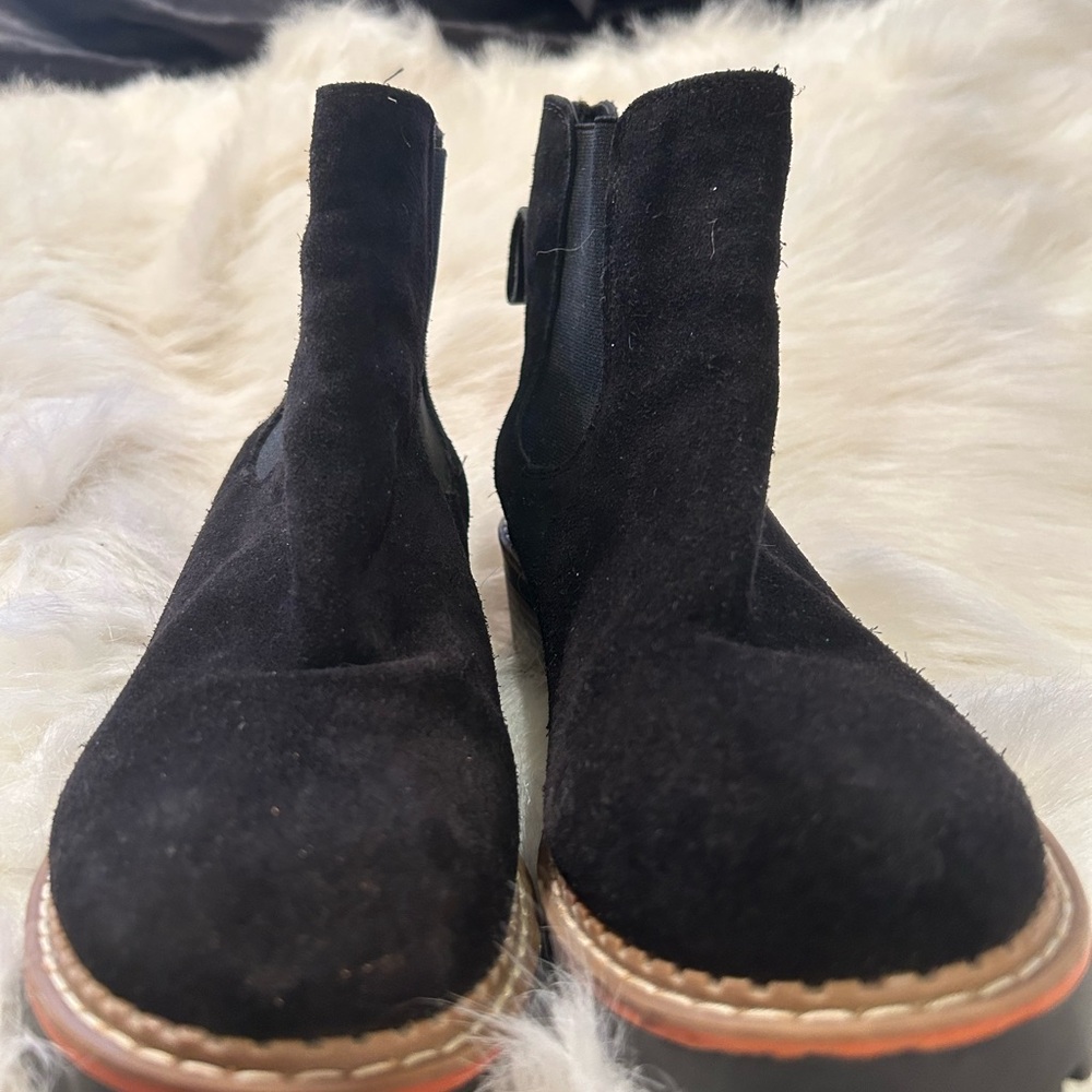 Universal Thread Size 8 Leather Boots - image 5